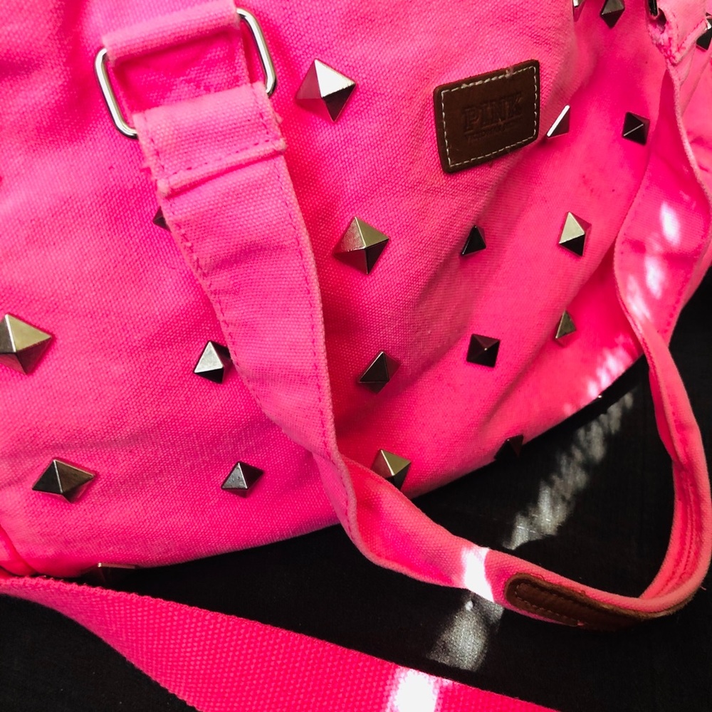 PINK VS duffle